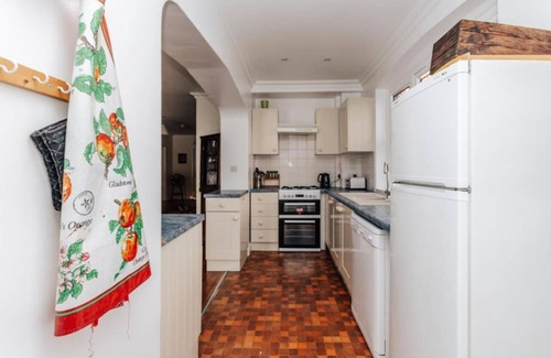 Henley-on-Thames Apartment | Water s Edge - From 300 Per Night