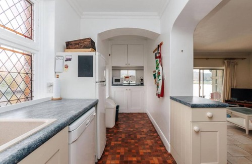 Henley-on-Thames Apartment | Water s Edge - From 300 Per Night
