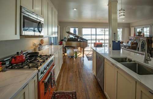 Canandaigua House | Water's Edge on Canandaigua Lake 2 bedroom only October 15-April 30 El Borde del Agua de Canandaigua