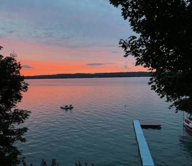 Canandaigua House | Water's Edge on Canandaigua Lake 2 bedroom only October 15-April 30 El Borde del Agua de Canandaigua