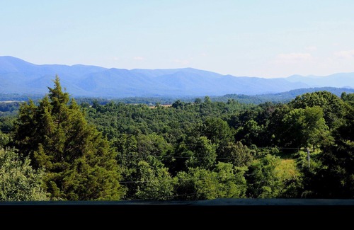 Lexington House | Water Trough Hill - Views of Lexington