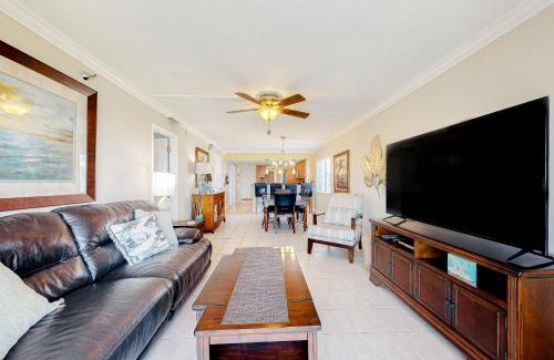 Indian Shores Apartment | Water View 402