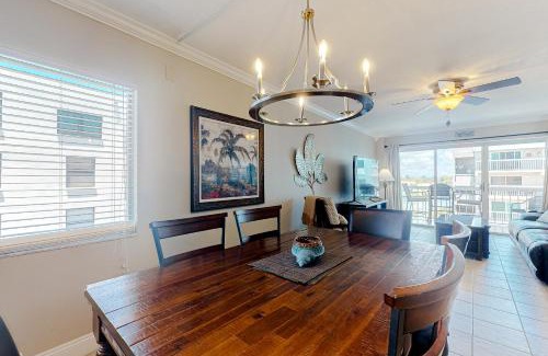 Indian Shores Apartment | Water View 402