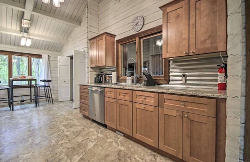 Elkton House | Water-view cabin on 13 acres with private hot tub & kayaks - dog-friendly
