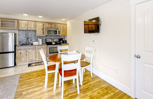 Edgecomb Condo | Water-view condo at Sheepscot Harbour Resort with deck, full kitchen, and WiFi