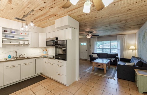 Florida Ridge House | Water View Garden Oasis-15 minutes to the beach