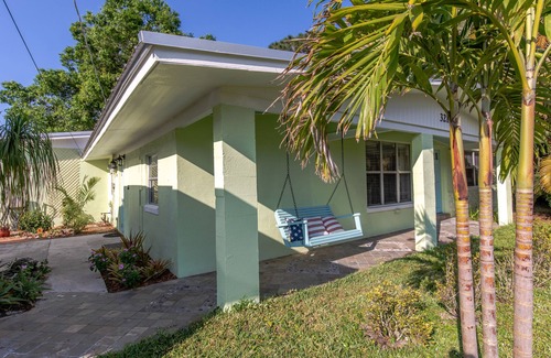 Florida Ridge House | Water View Garden Oasis-15 minutes to the beach