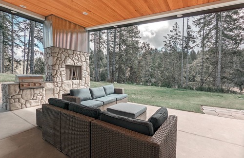 Burley House | Water View Modern Home on the Bay- Hot Tub + Scenic Views