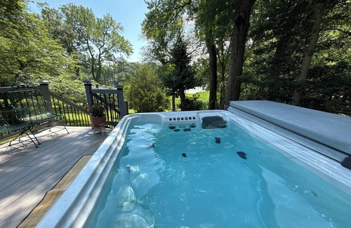 Arnold House | Water view Oasis renovated 3 bedrooms, 2.5 bath &hot tub conveniently in Arnold!