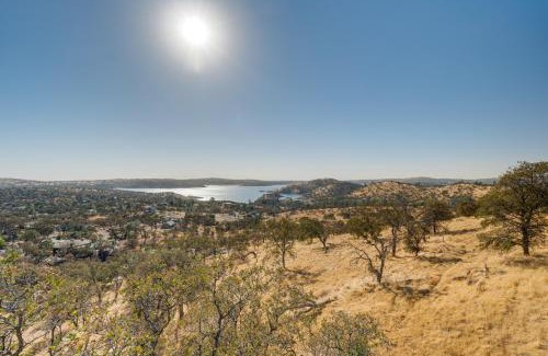 Coulterville House | Water Views and Decks Spacious La Grange Retreat