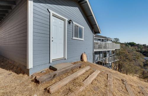 Coulterville House | Water Views and Decks Spacious La Grange Retreat