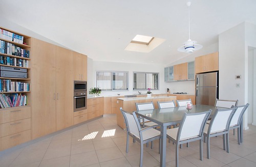 Budgewoi House | Water Views, Close to Beach & Lake - Relax! nCosy Fire, Pool Table Foosball Spa