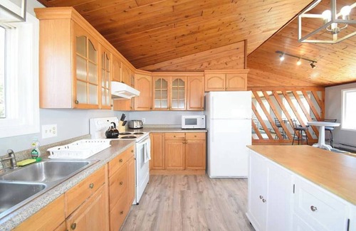 Eastward Look House | Water Views! Extremely close to Beach!