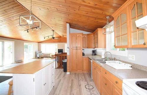 Eastward Look House | Water Views! Extremely close to Beach!