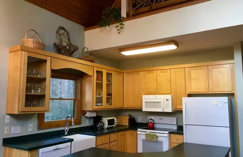 Sapphire House | Waterfall and Lakefront, 3-Bedroom, 3B, in Sapphire.