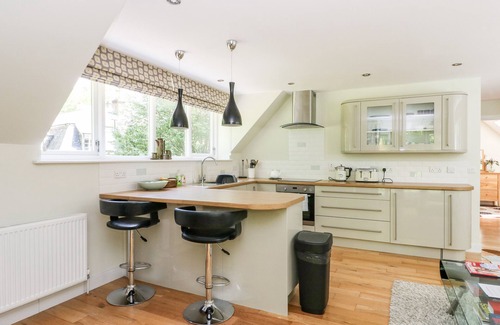 Glen Urquhart House | WATERFALL APARTMENT, pet friendly, with a garden in Cannich