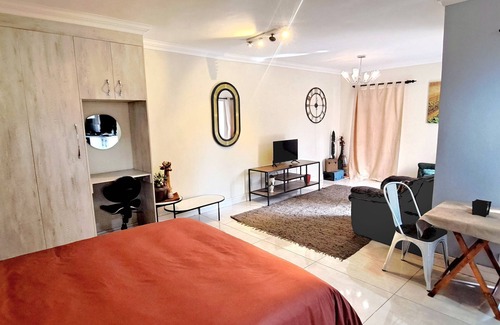 Greater Johannesburg Metropolitan Area Cabin | Waterfall City Guest Lodge - Deluxe King Pool Unit