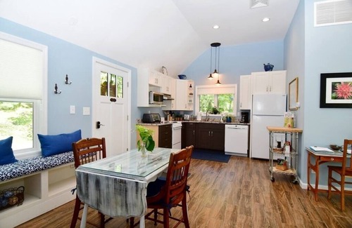 Bellvale Cottage | Waterfall Cottage - Romantic Luxury Escape - nearby hiking, wineries and skiing