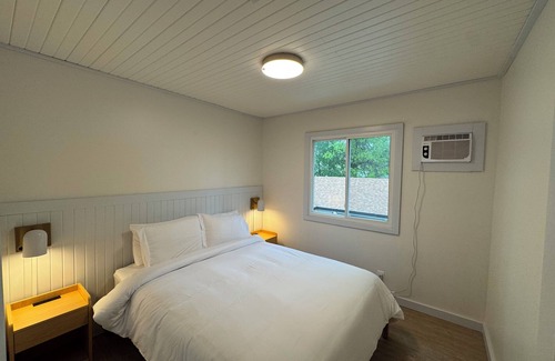 Geneva-on-the-Lake Cottage | Waterfall Cottage
