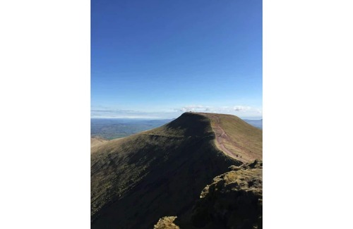 Coelbren Apartment | Waterfall country Apartments pen y fan