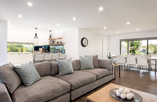 Rosebud House | Waterfall Gully Retreat with Gas heated Pool