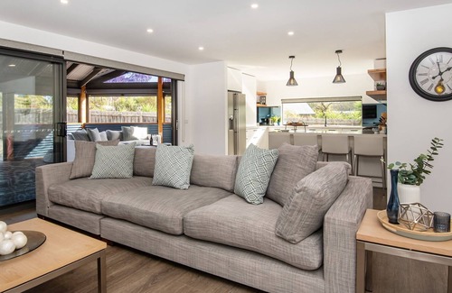 Rosebud House | Waterfall Gully Retreat with Gas heated Pool