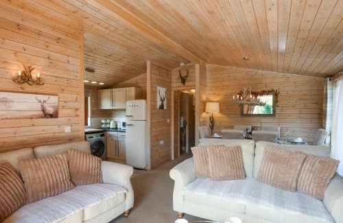 Bridgnorth House | Waterfall Lodge