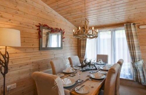 Bridgnorth House | Waterfall Lodge