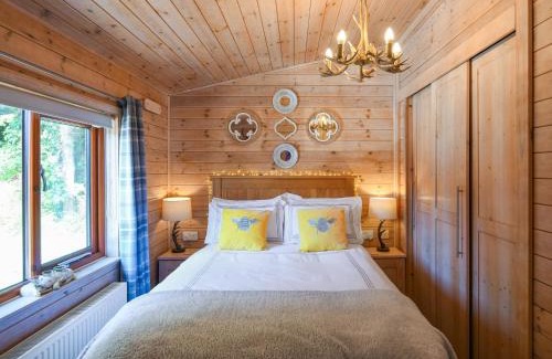 Bridgnorth House | Waterfall Lodge