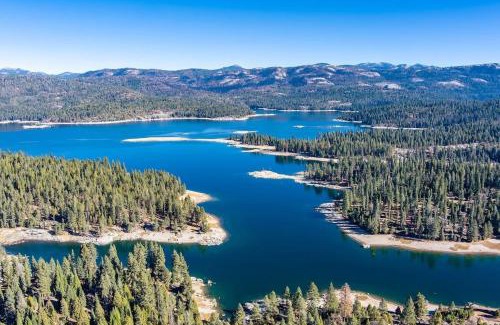 Shaver Lake House | Waterfall Lodge Yellowstone Vibes Ac Space