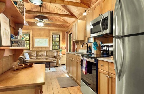 Chimney Rock House | Waterfall & Mountain views| Hot Tub| Sleeps 2