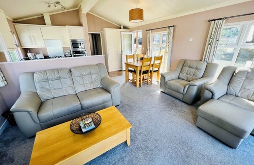 Hamworthy House | Waterfall Retreat Rockley Park Restful 2 Bedroom Lodge Poole
