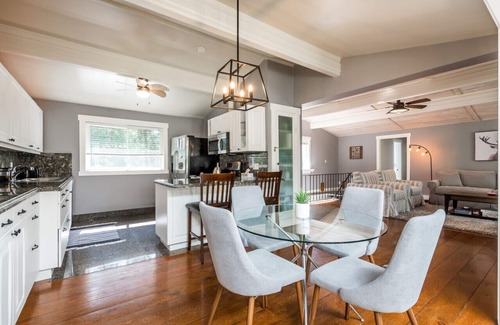 Bracebridge House | Waterfalls * Hottub * Sauna * WIFI * FIREPIT * Luxury