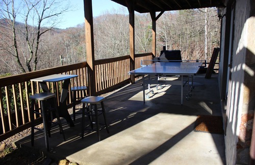Lenoir House | Waterfalls Rd Cabin -Close to Downtown Blowing Rock