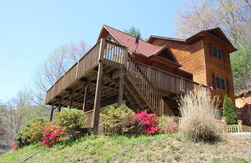 Lenoir House | Waterfalls Rd Cabin -Close to Downtown Blowing Rock