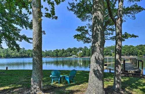 Bowling Green Cabin | Waterfont Lake Wylie Home w/ Yard + Fire Pit!