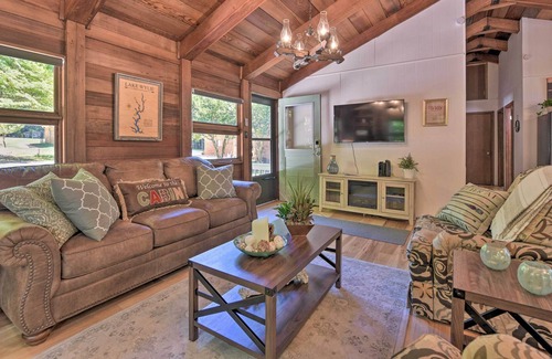 Bowling Green Cabin | Waterfont Lake Wylie Home w/ Yard + Fire Pit!