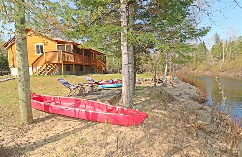 Mauricie Cottage | Waterfront - Wood stove -Fully Equipped