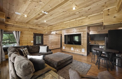 Lake Norman of Catawba Cottage | Waterfront 1-acre Private Dock, Hot Tub, Firepit Bankhead Lodge by Avantstay