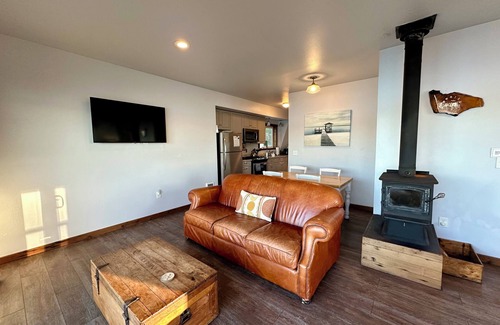 Old Town House | Waterfront 2 Bed 2 bath, Woodstove + INCREDIBLE VIEWS right on Bodega Bay!