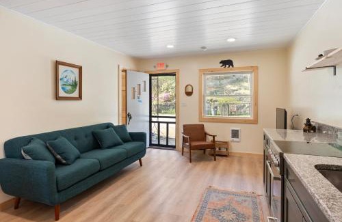 Holderness House | Waterfront 2 bed 2 bath (Suite 2)