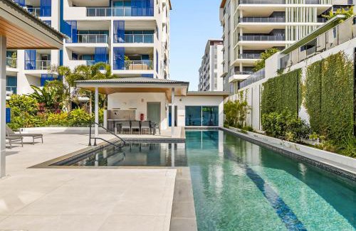 Bokarina Apartment | Waterfront 2-Bed Oasis - Pool Steam Jacuzzi Gym