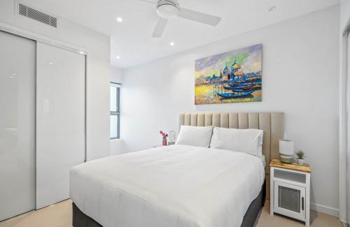 Bokarina Apartment | Waterfront 2-Bed Oasis - Pool Steam Jacuzzi Gym