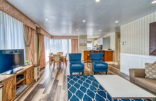 Fisherman's Wharf Hotel | Waterfront 2 Bedroom Suite with Large Wrap Around Deck-View of SF Bay