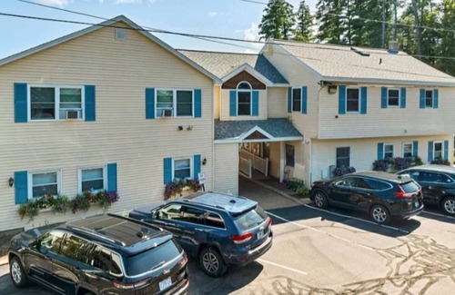 Winnisquam Condo | Waterfront 2-bedroom condo on Lake Winnisquam, in quaint Tilton.