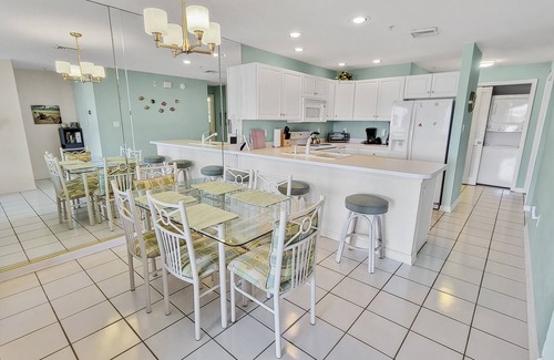 Heron Harbour Isle Condo | Waterfront 2 Bedroom with Pool - sleeps 8! Heron Harbour 203