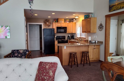 Puget Sound House | Waterfront, 2 kitchens, 2 living areas, 3 bedrooms, 3 bathrooms. Quiet.