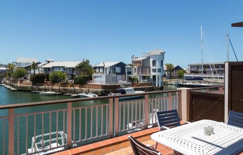 Knysna Central Apartment | WATERFRONT 2 QUAY WEST