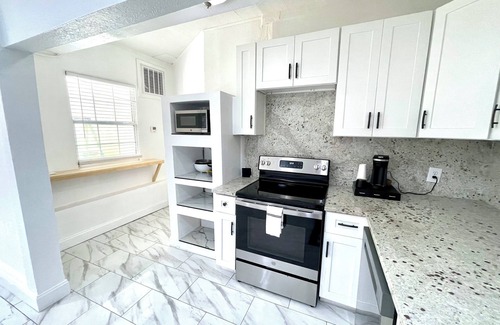 Coquina Key Apartment | WATERFRONT 2bd/1ba Apartment w/Kayaks