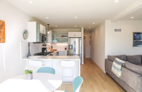Playa Del Rey House | Waterfront 2BDRM with Patio in Playa Del Rey